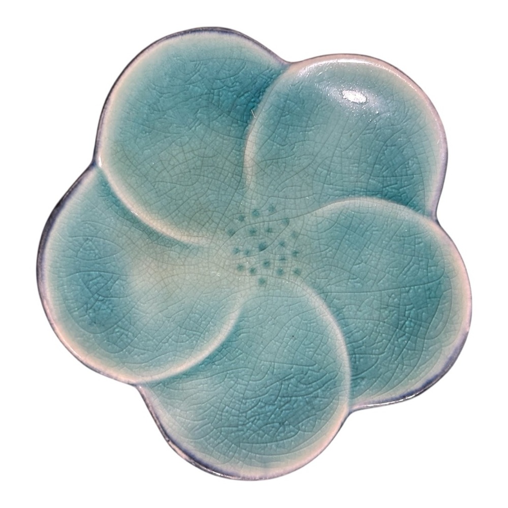 Elegant Blue Flower-Shaped Mini Ceramic Plate - Picture 3 of 5